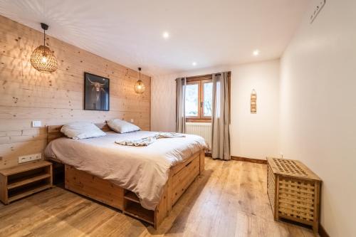 a bedroom with a large bed in a room at Chalet de la Joux in Saint-Sigismond