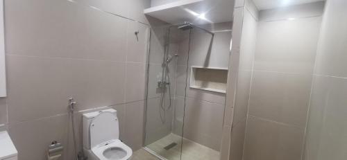 a bathroom with a shower and a toilet at Ondas Relax House in Praia
