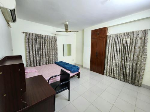 Χώρος καθιστικού στο Private Furnished Penthouse Apartment With Rooftop Garden In Chittagong