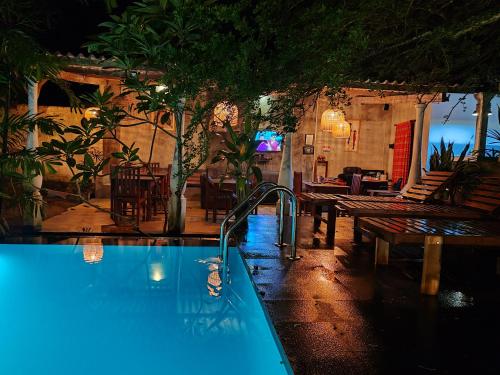 Kolam renang di atau dekat dengan Canaya Boutique Villa