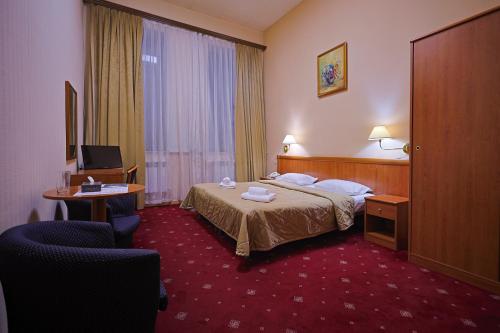 a hotel room with a bed and a desk at Araks Hotel Complex in Gyumri