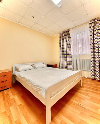 Ένα ή περισσότερα κρεβάτια σε δωμάτιο στο Alma-Ata Hostel