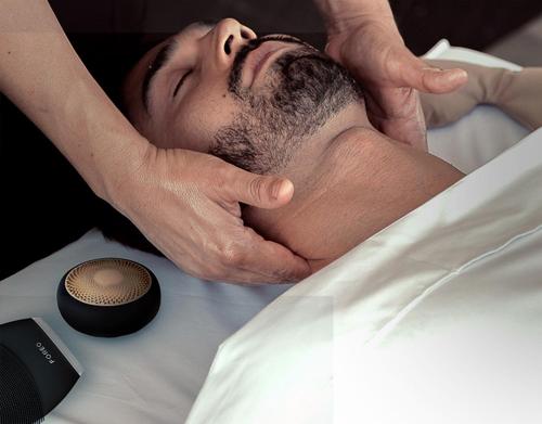 a man getting a hair cut at a salon at Eutopiq Hotel in Medellín