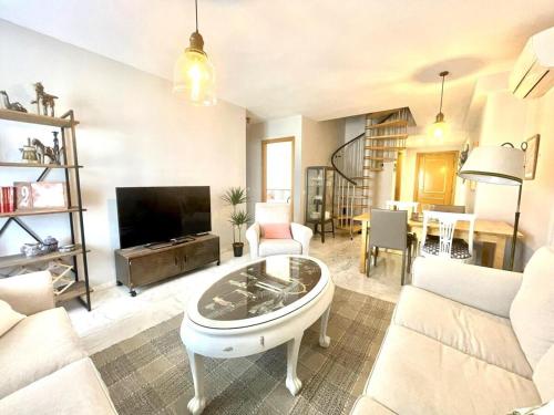 Calu Homes Duplex cerca playa de Huelin