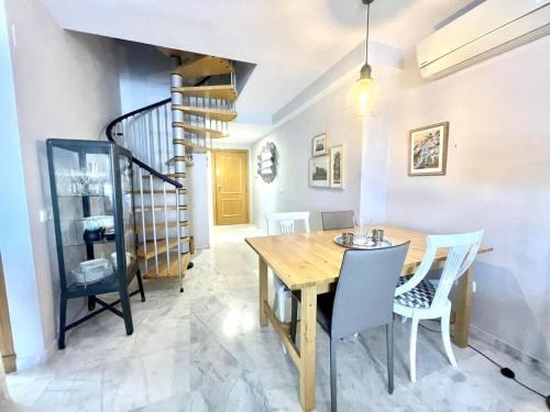 Calu Homes Duplex cerca playa de Huelin