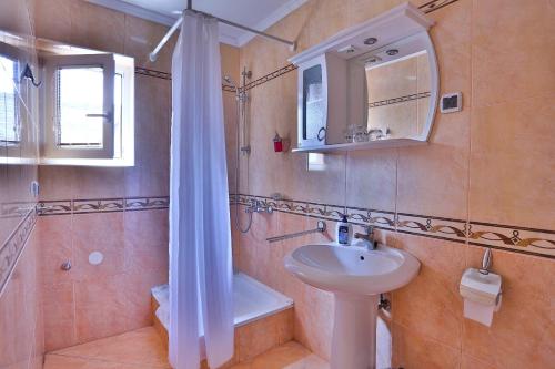 a bathroom with a sink and a toilet and a shower at Guest house Mali homtel in Subotica