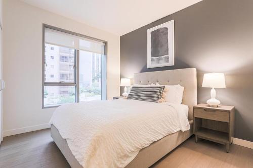 a bedroom with a large bed and a window at Landing - Modern Apartment with Amazing Amenities (ID2652) in Los Angeles