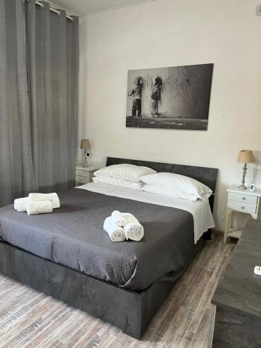 a bedroom with a large bed with towels on it at St Peter Lodge in Rome