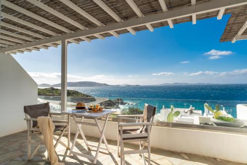 Casa con vistas al océano en With-inn Mykonos Suites, en Tourlos