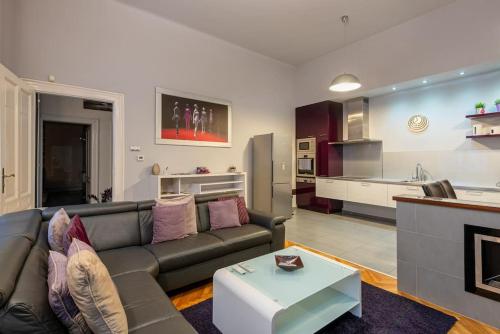 Lovely purplish apartment heart of the city 1061 Budapest, Király utca 34. 2/9  kép - 3