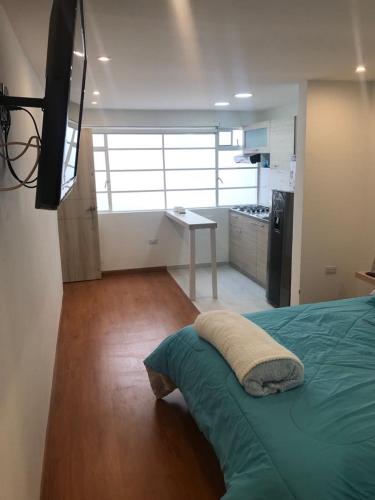 Postel nebo postele na pokoji v ubytování HOMY APARTAMENTOS - Corferias, embassy, airport, G12, UN, Agora