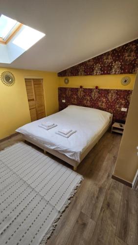 a bedroom with a large bed with a brick wall at City Center Stay Apartament cu Parcare Modern & Liniștit in Iaşi