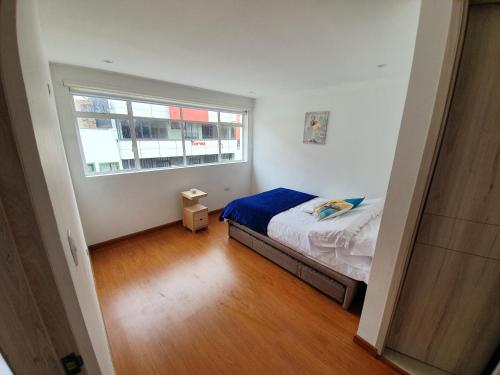 Postel nebo postele na pokoji v ubytování HOMY APARTAMENTOS - Corferias, embassy, airport, G12, UN, Agora