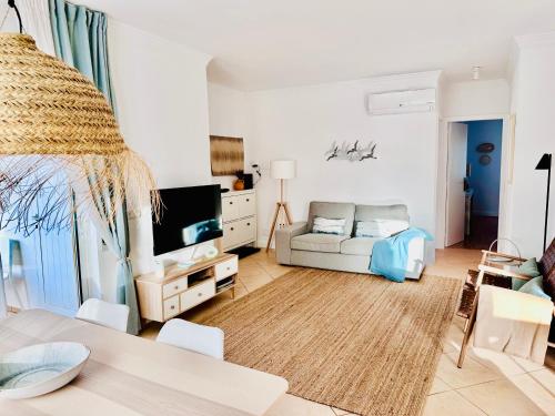 Amazing beach bliss 2br w/private sea view terrace