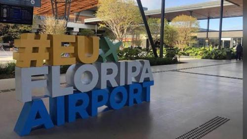 a sign that says houston airport in front of a building at Valentina 24 HORAS in Florianópolis