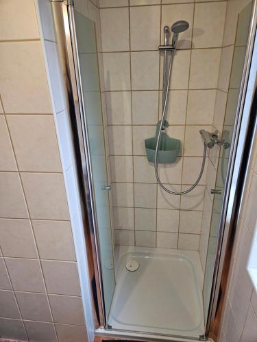 a shower in a bathroom with a shower at Ferienwohnung Ostsee und Strand in Ribnitz-Damgarten