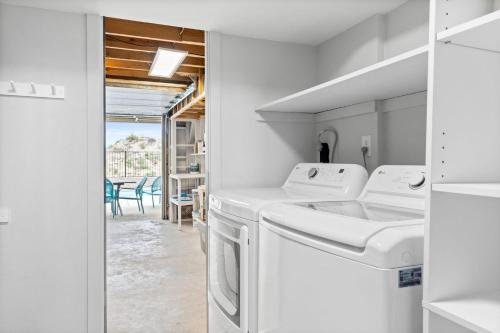 Η κουζίνα ή μικρή κουζίνα στο Aqualicious Ocean front, Private heated pool