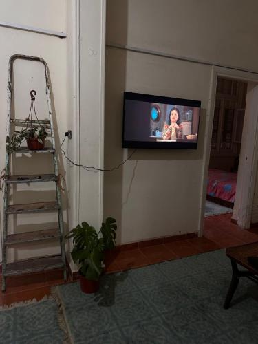 Uma televisão e/ou sistema de entretenimento em Mariamish ‘s place