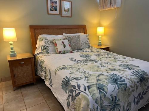 a bedroom with a bed and two lamps on tables at Hale Kai O'Kihei 109 in Kihei