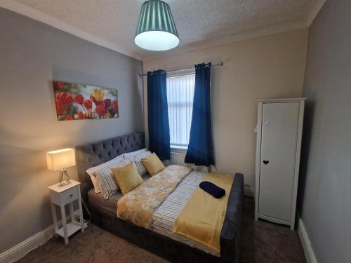 Ένα ή περισσότερα κρεβάτια σε δωμάτιο στο Primos Executive - 2 Bedroom House in Wallsend