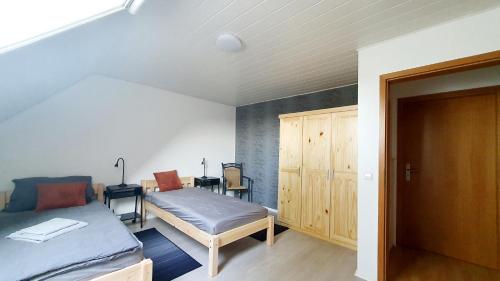 a bedroom with a bed and a table with a chair at Ferienwohnung Alte Schmiede in Kromlau