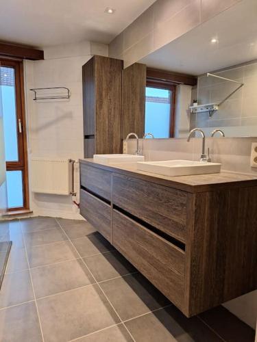a large bathroom with a sink and a tub at Vakantiehuis Latfin in Middelkerke