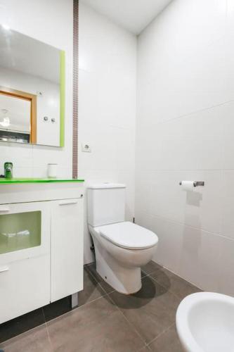 Ένα μπάνιο στο Lujoso apartamento de dos habitaciones en la playa de Canet