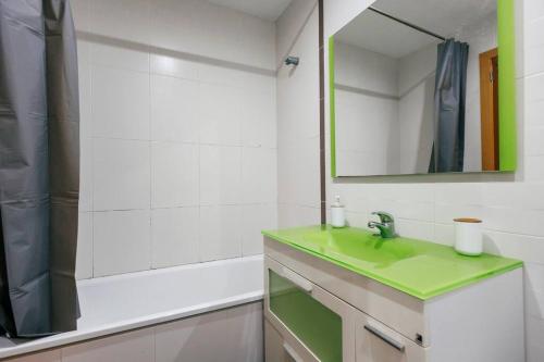 Ένα μπάνιο στο Lujoso apartamento de dos habitaciones en la playa de Canet