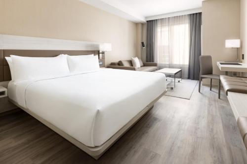 AC Hotel by Marriott Jacksonville St Johns Town Center Image