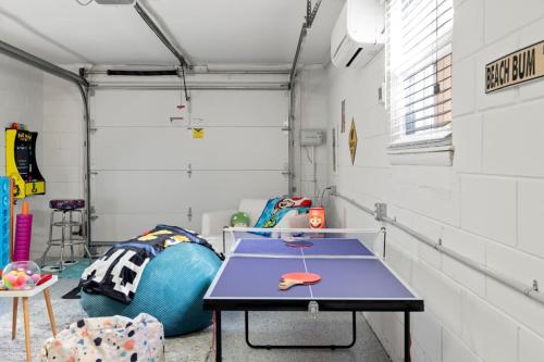 Kemudahan pingpong di Wine Down, Heated Saltwater Pool atau berdekatan