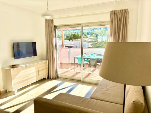 TV a/nebo společenská místnost v ubytování Hoteltype Penthouse 2 Beds, Parking, WIFI & pool Stunning Views