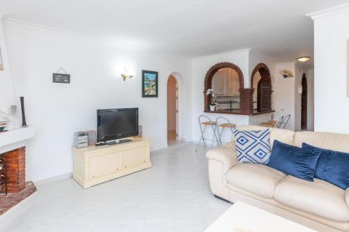 TV a/nebo společenská místnost v ubytování Spacious 3BR in Miraflores near all amenities