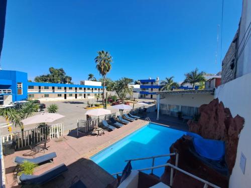 a view of a swimming pool at a hotel at Hotel Confort Plaza in Culiacán