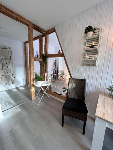 a living room with a chair and a table at Ferienwohnung Johanna in Naumburg