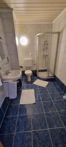 Bilik mandi di Landhaus Nikki