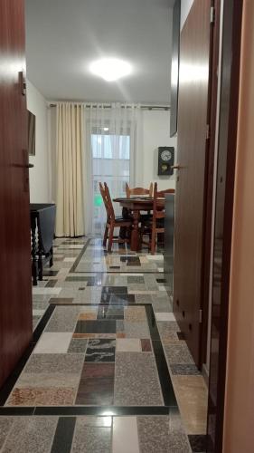 Μια τηλεόραση ή/και κέντρο ψυχαγωγίας στο Apartament Włoski Styl