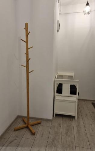 a room with a tree and a white wall at Best Apartment Suceava in Suceava