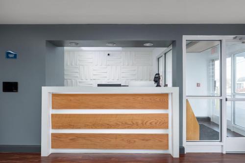 a room with a kitchen with a wooden drawer at Stay 2Night Chattanooga Hamilton Place in Chattanooga