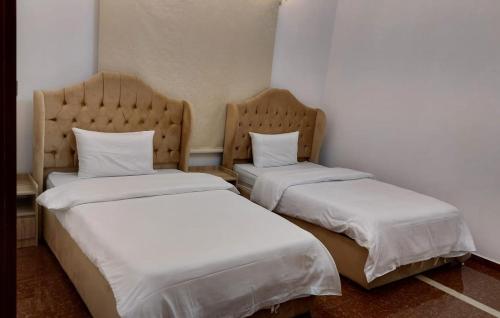 سرير أو أسرّة في غرفة في شقق جدة دستنيشن