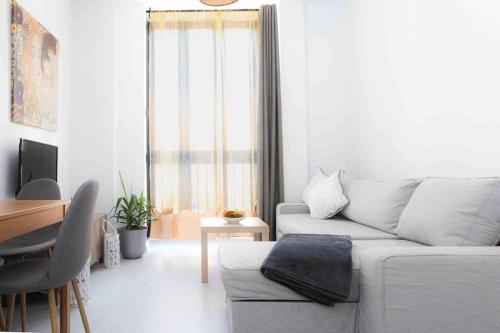 Stylish 2 Bedroom Apartment Next to LaMerced Plaza