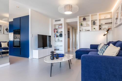 3-bedroom apartment sea view terrace and parking
