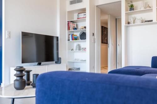 3-bedroom apartment sea view terrace and parking