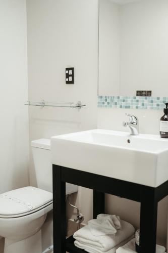 Ένα μπάνιο στο Auckland City Hotel - Hobson St