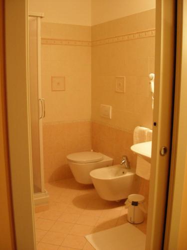 a bathroom with a toilet and a sink at Caprice in Avigliana