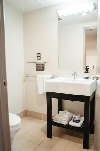 Ένα μπάνιο στο Auckland City Hotel - Hobson St