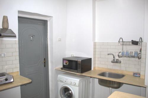 Kuchyň nebo kuchyňský kout v ubytování Abeer Guest House