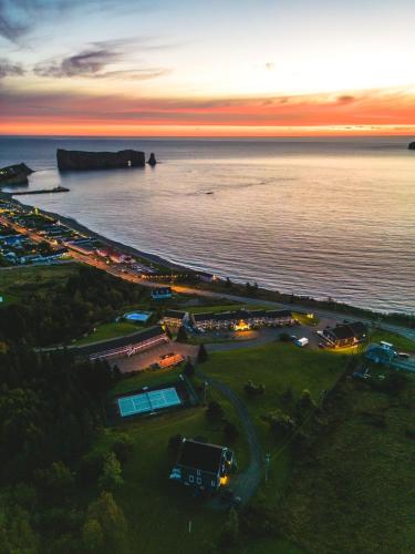 an aerial view of a beach at sunset at Hôtel le Mirage in Perce