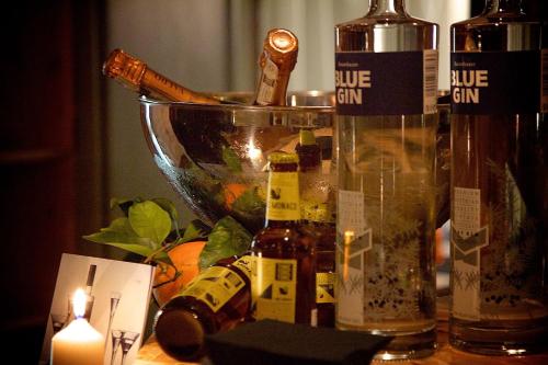 a table with bottles of alcohol and a glass bowl at La Bussola Da Gino in Quarrata