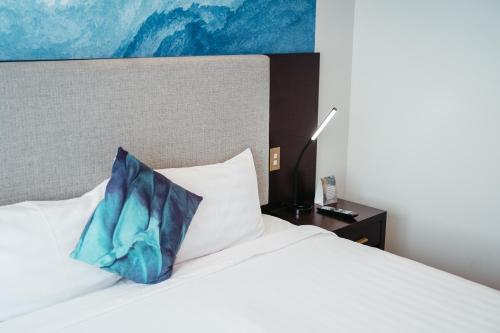 Ένα ή περισσότερα κρεβάτια σε δωμάτιο στο Auckland City Hotel - Hobson St