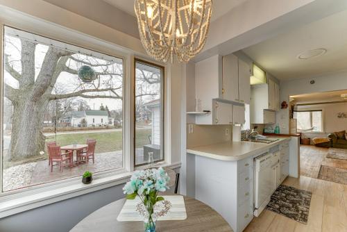 Una cocina o zona de cocina en Quiet Manistee Home with Patio Less Than 1 Mi to Beaches!